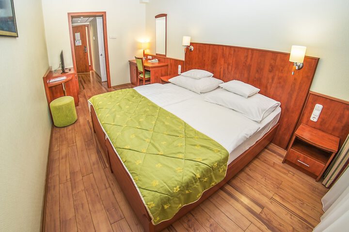Room 25 of 171