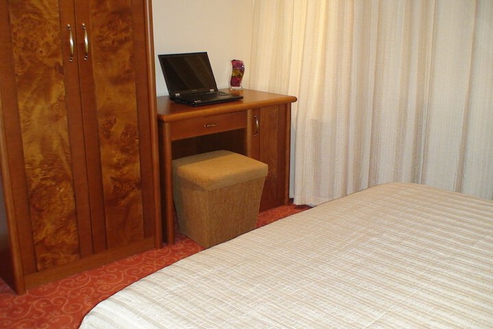 Room 9 of 31