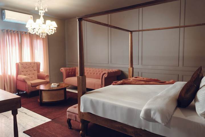 Room 34 of 74