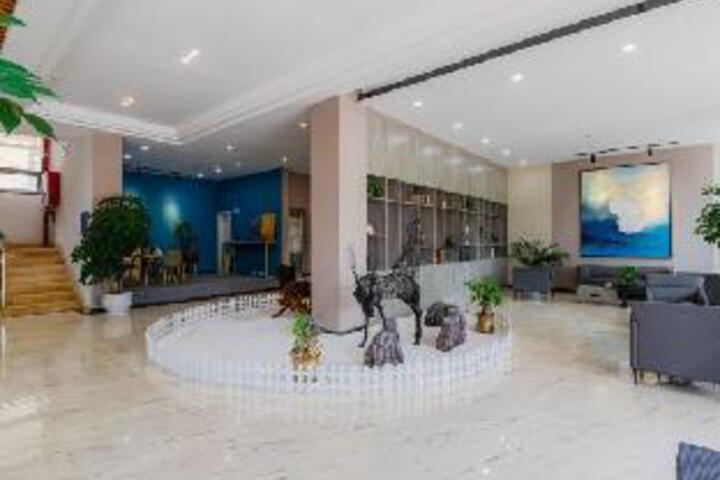 Zhenning Qianyi Hotel