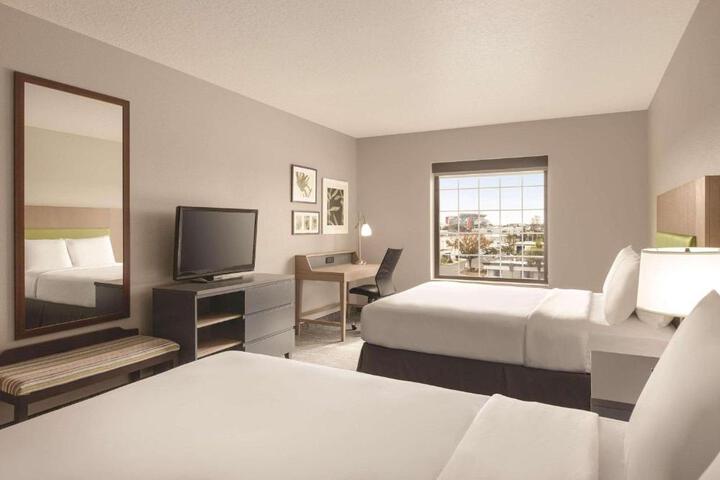 2 Queen Beds Accessible (4 of 10)