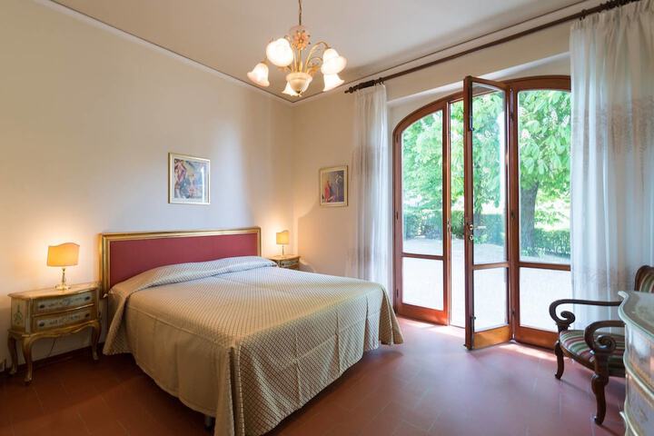 Room 2 of 11