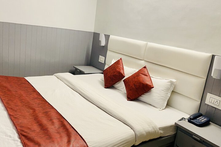 Room 9 of 28