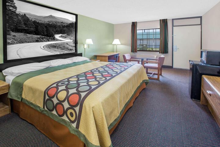 2 Double Beds (7 of 9)