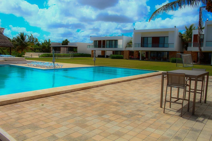 Pool 15 of 28