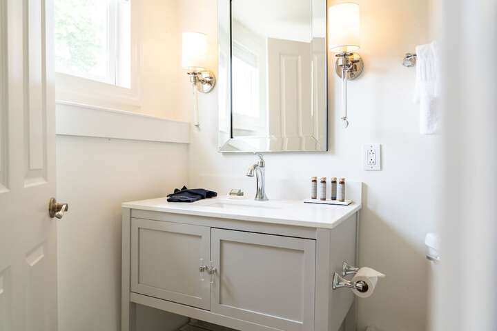 Standard Single 2 Queen Beds (10 of 13)