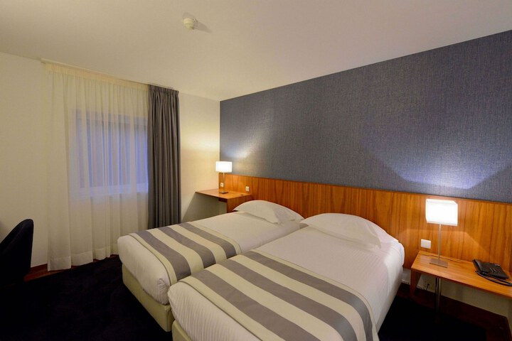 Room 16 of 46