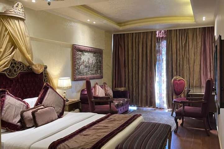 Room 43 of 94