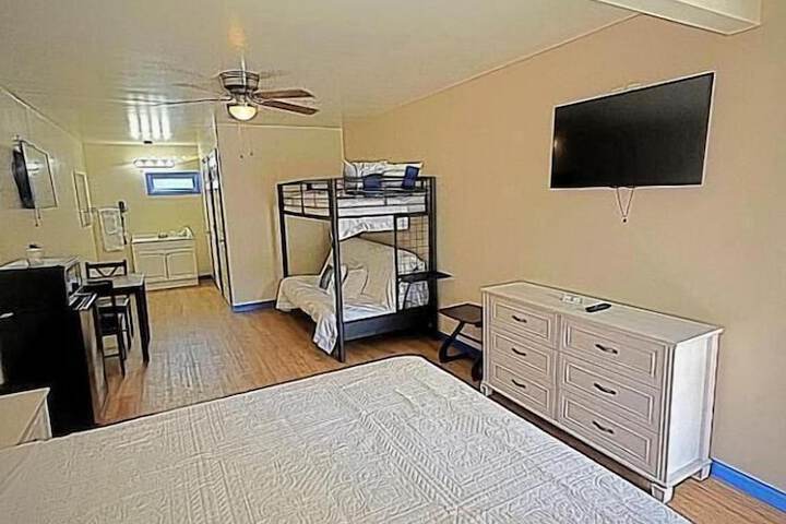 Room 6 of 16