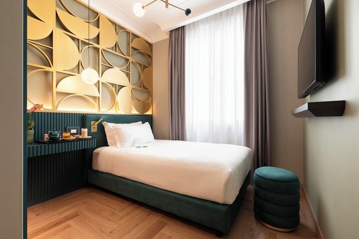 Room 27 of 82