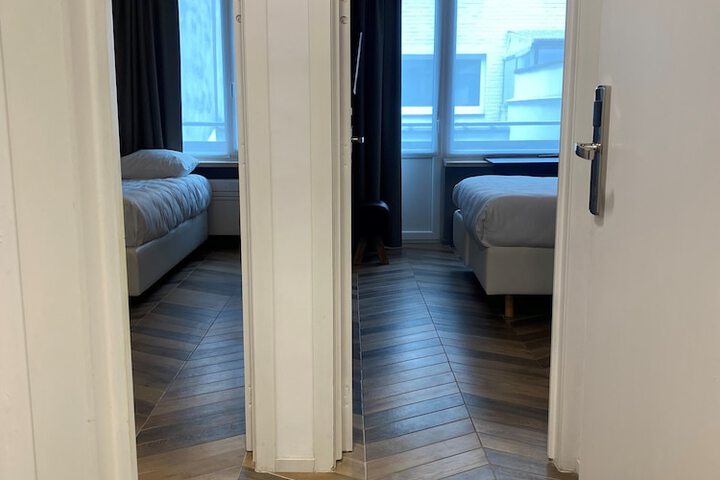 Room 8 of 38