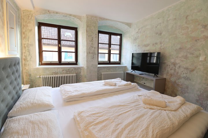 Room 73 of 102
