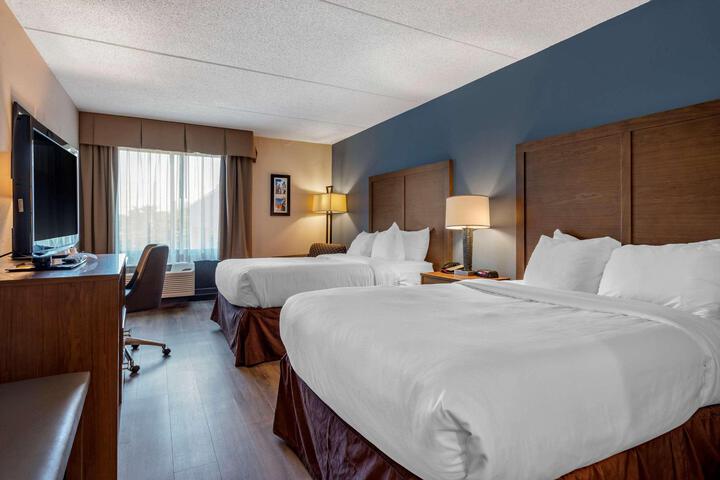 2 Double Beds (8 of 17)