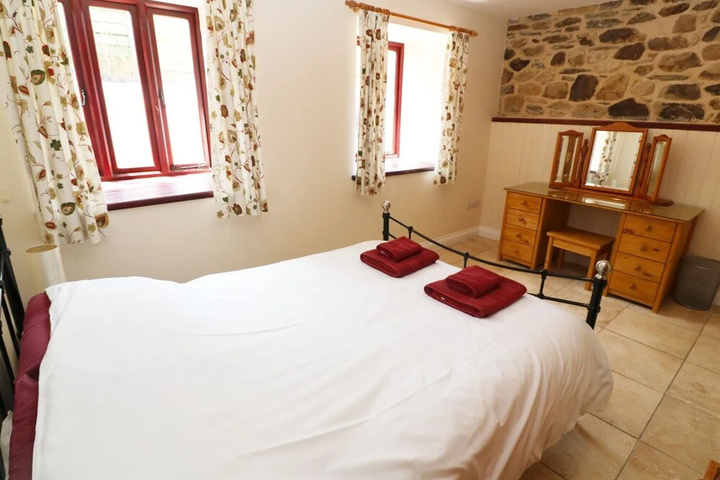 Room 4 of 18