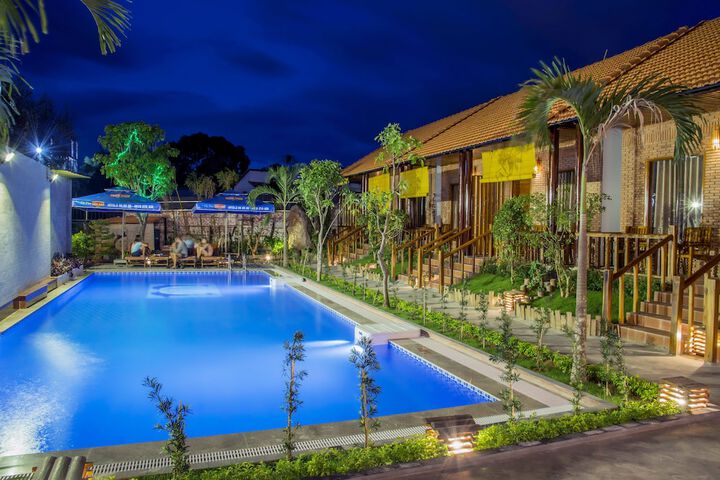 Pools & Facilities