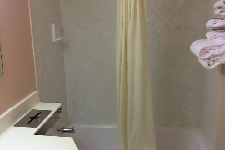 Room 9 of 34