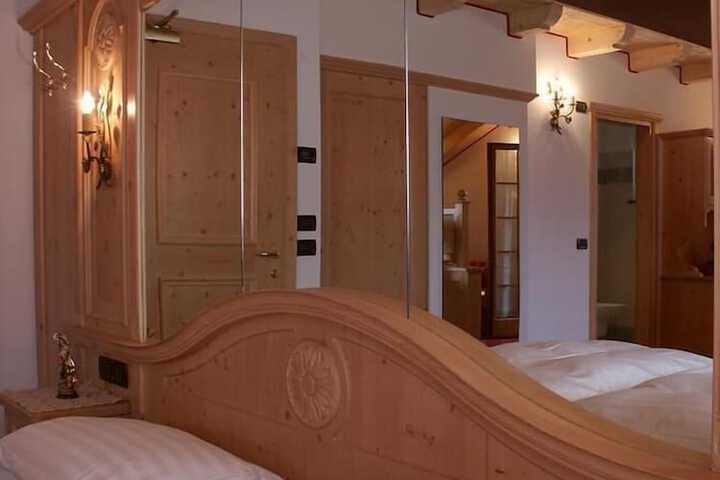 Room 10 of 33