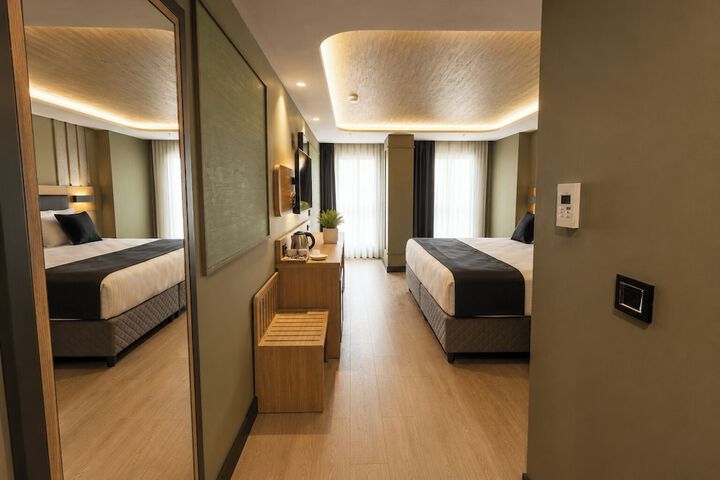 Room 33 of 72