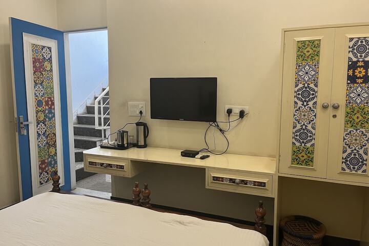 Room 3 of 62