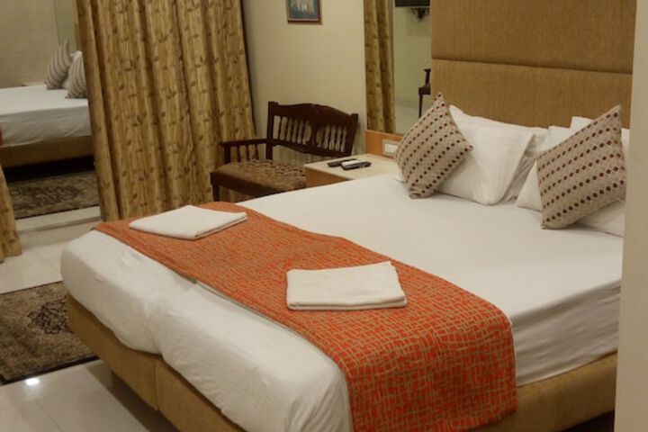 Room 13 of 27