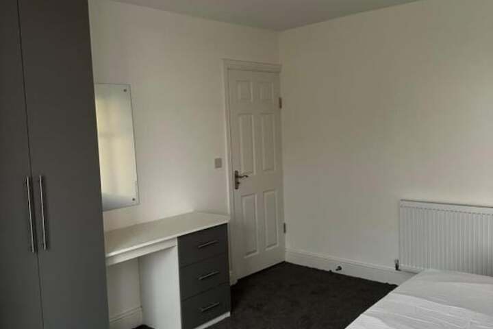 Room 6 of 12