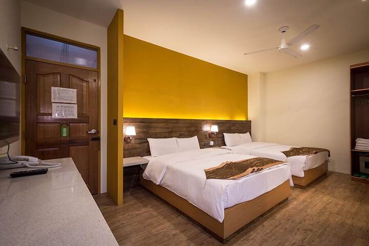 Room 10 of 25