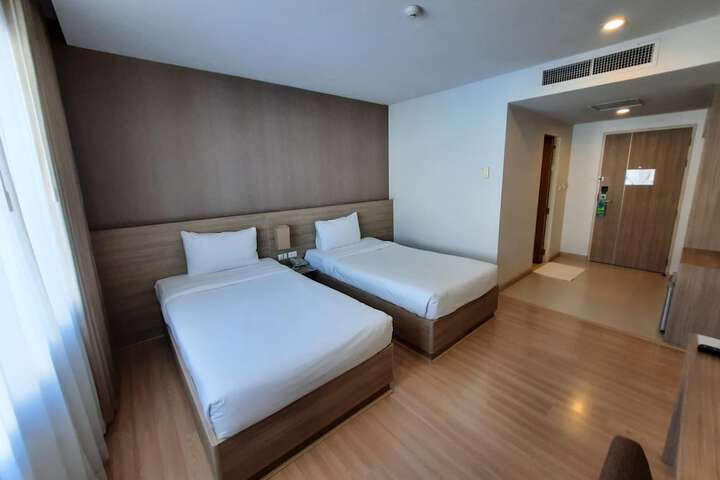 Room 25 of 39