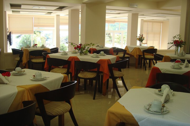 Breakfast/Coffee Service 105 of 159
