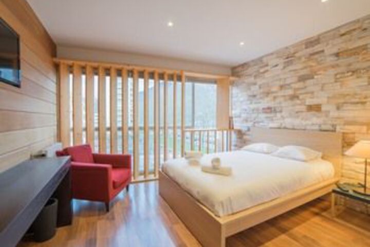 Room 4 of 15