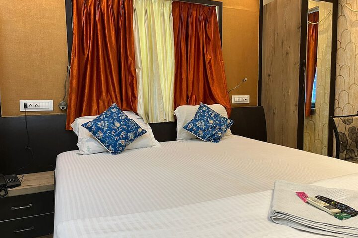 Room 4 of 11
