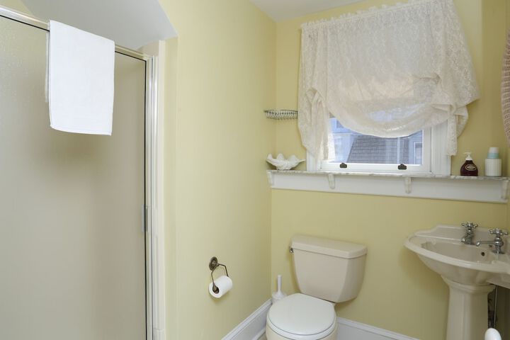Room 27 of 48