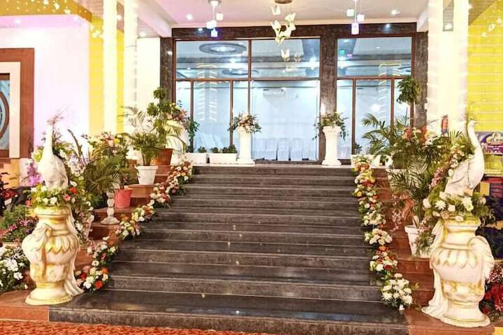 Ballroom/Hall 42 of 58