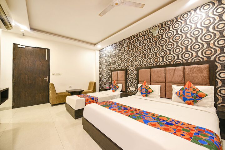 Room 17 of 30