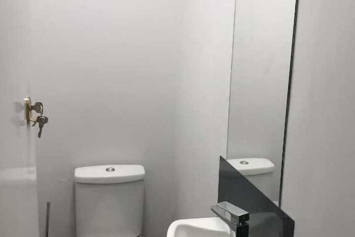 Room 11 of 18