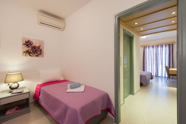 Room 12 of 34
