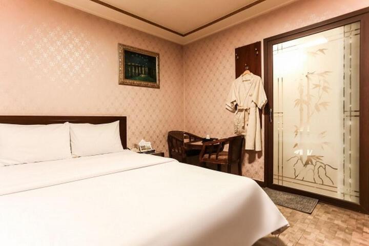 Room 3 of 15