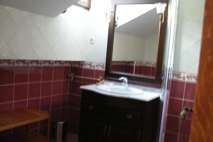 Room 32 of 40