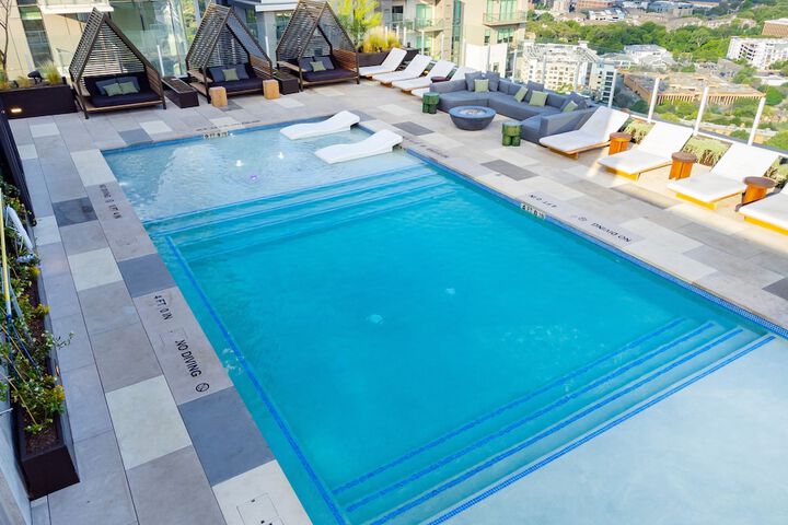 Pool 812 of 860
