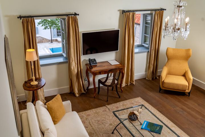 Room 90 of 219