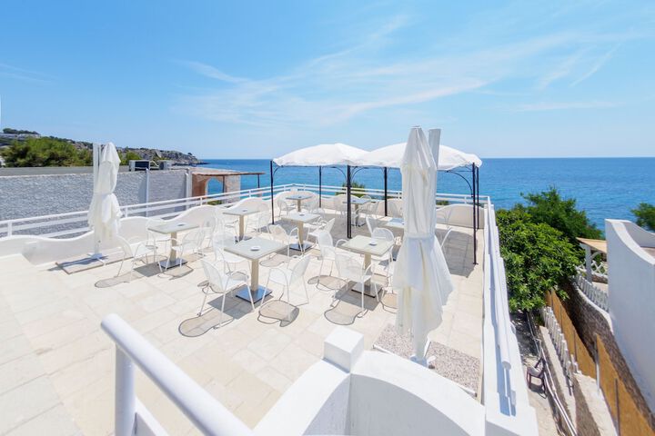 Sundeck 4 of 38