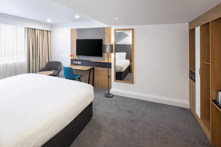 Room 5 of 123