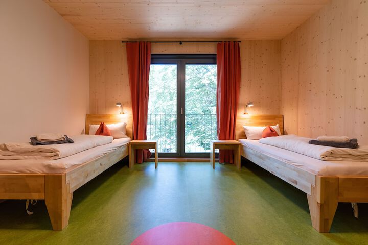 Room 4 of 48