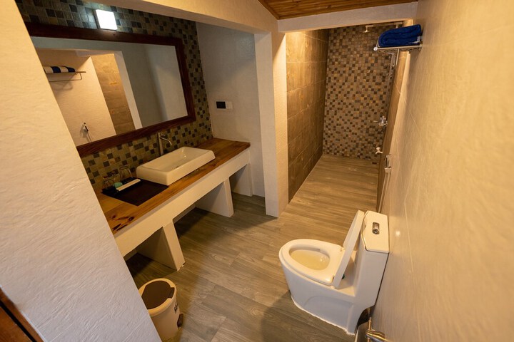 Room 8 of 18