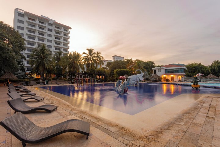 Hotel Pool