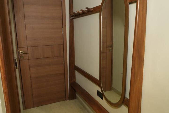 Room 11 of 16