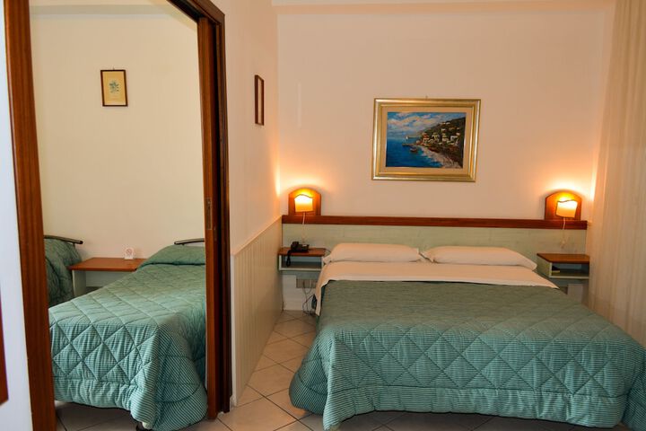 Room 8 of 105