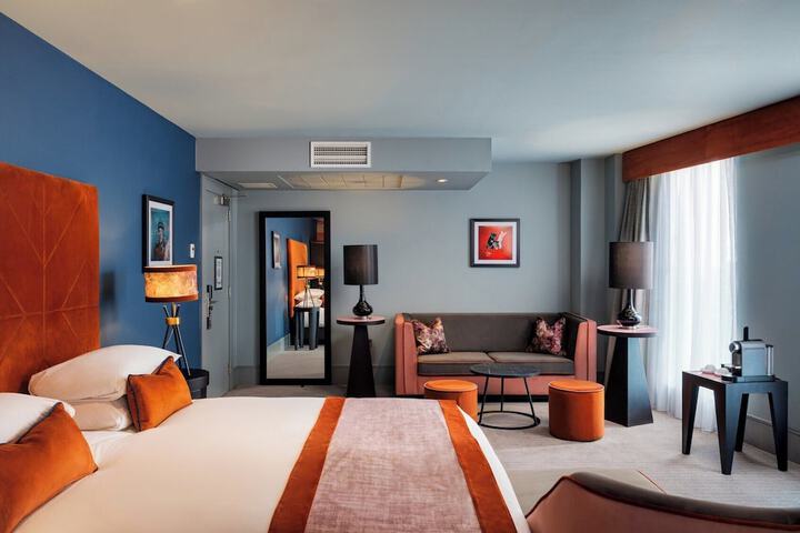 Room 42 of 100