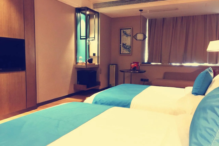 Room 3 of 28