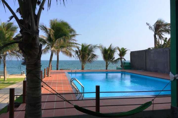 Hotel Pool