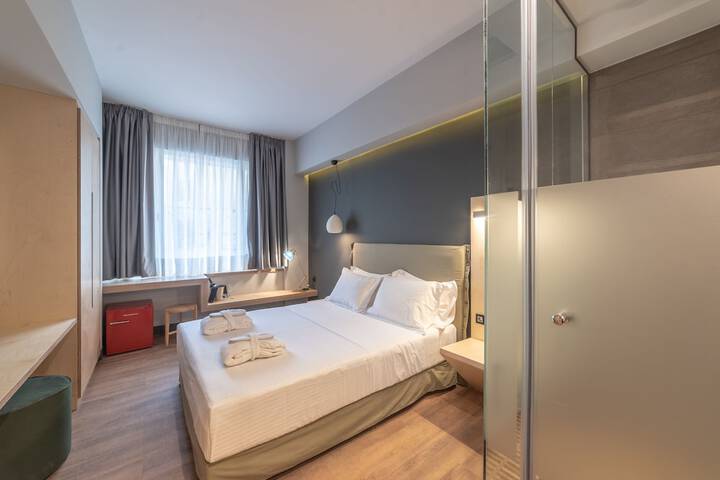 Room 53 of 102